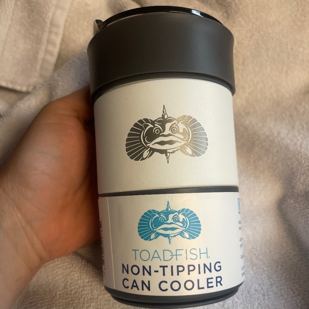 Toadfish non-tipping can cooler